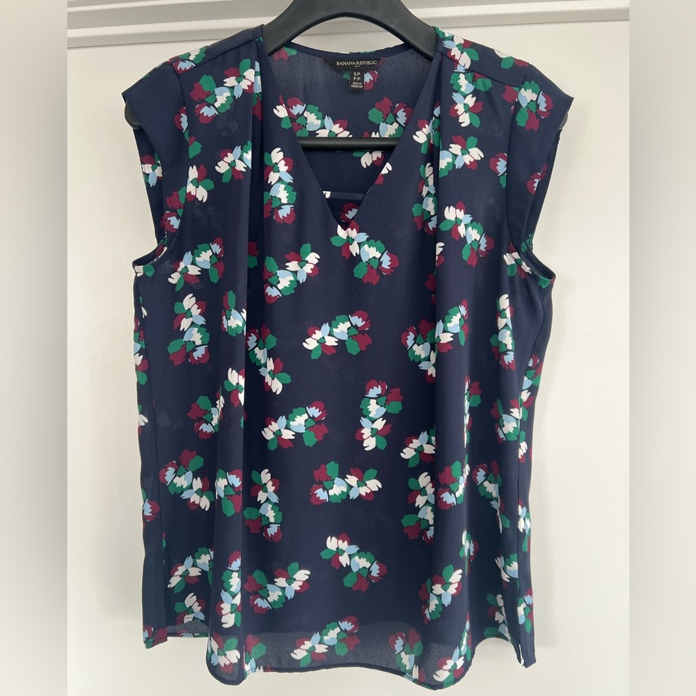 Banana Republic Navy Floral Sleeveless Top, Size Small